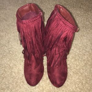 Women’s fringe booties size 8!